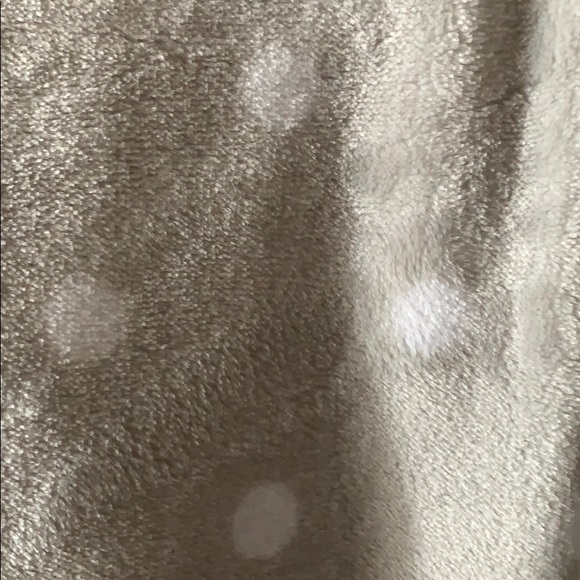 🆕 Kate Spade Grey White Dot Fleece Throw Blanket - Picture 4 of 4